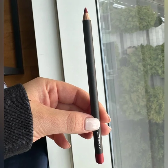 *NWT* MAC Cosmetics 3-Piece Lip Set (lipstick & liner)
